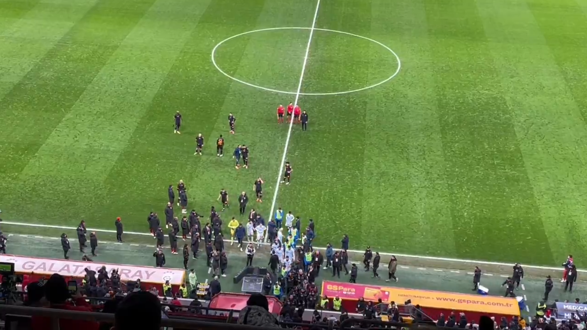 Galatasaray - Adana Demirspor, abandonat din cauza unei decizii scandaloase de arbitraj