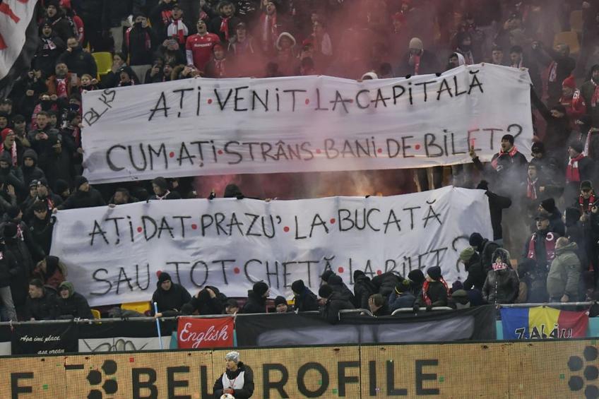 Mesajul afișat de fanii lui Dinamo suporterilor din Craiova / Foto: Cristi Preda GSP