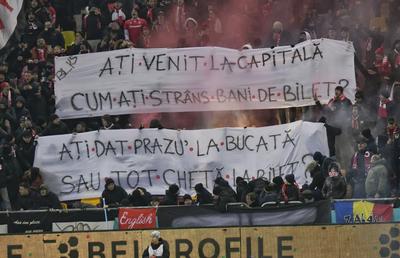 Duelul galeriilor în Dinamo - Craiova » Mesaje ironice afișate de suporteri: „Ați venit la capitală, cum ați strâns bani de bilet?”