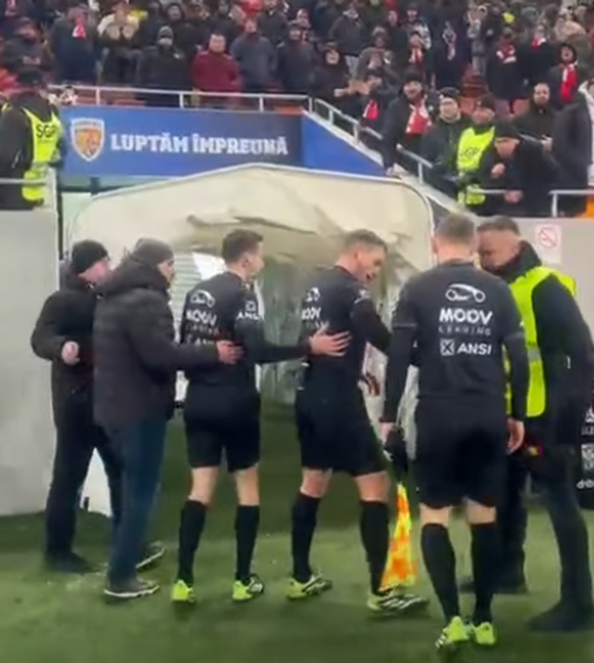 Condamnă momentele scandaloase de la Dinamo - Craiova: „E vorba de educație”