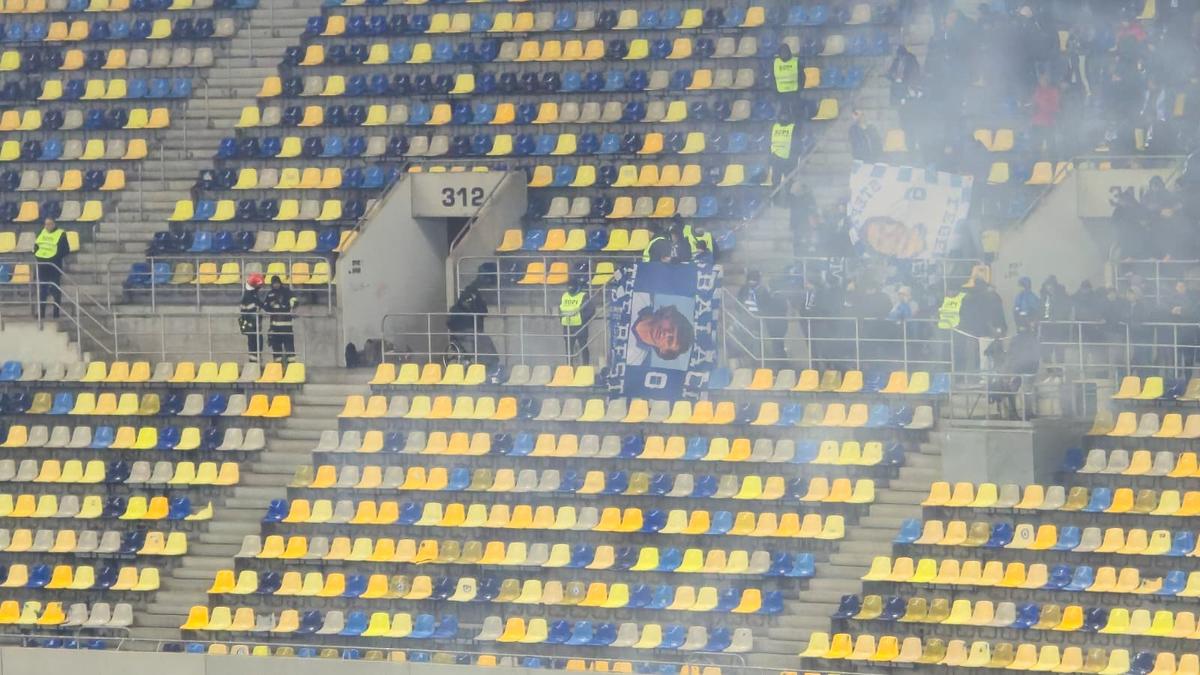 Duelul galeriilor în Dinamo - Craiova » Mesaje ironice afișate de suporteri: „Ați venit la capitală, cum ați strâns bani de bilet?”