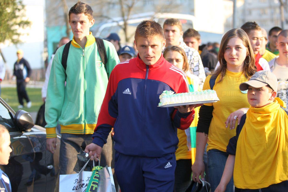 A luat titlul în România, acum s-a făcut antrenor » Spune „NU” șpăgilor: „Pe vremea mea, mai vedeai un portbagaj plin cu pui, cu pulpe...”