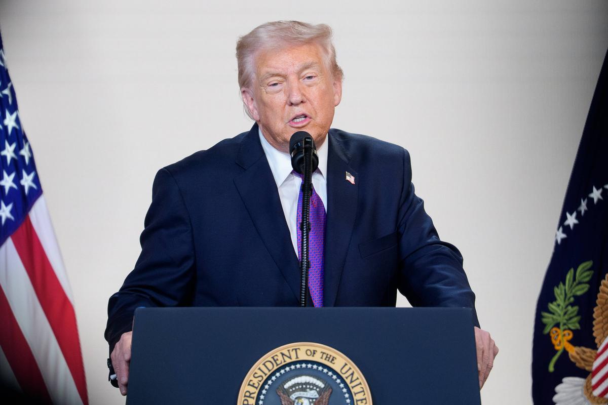 Donald Trump jignește și după Super Bowl LX: „Imagini dezgustătoare pentru copii! Nimeni nu înțelege un cuvânt din ce spune tipul ăsta”