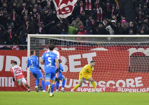 Cu cap, spre titlu » Capitolul la care Dinamo domină Superliga // foto: Cristi Preda (GSP)