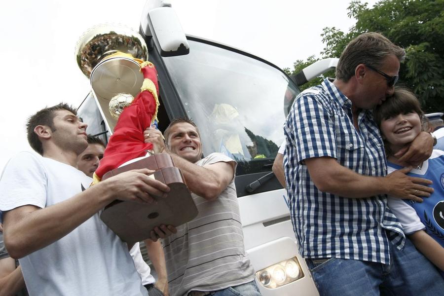Cu toată strictețea lui Petrescu, Frunză spune că „Bursucul” e antrenorul de care se simte cel mai atașat / FOTO: Arhivă Gazeta Sporturilor „Fără acele arestări, nu luam titlul!” » Campionul din 2009 revine cu dezvăluiri tari din culise. Ce s-a ales de Bucșaru + Peripețiile lui cu „greii” din fotbal: „Știți ce mi-a făcut Porumboiu?”
