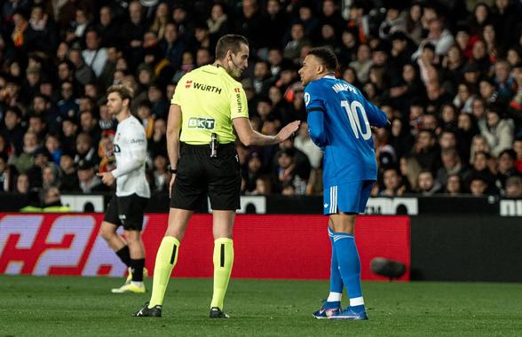 Fanii Valenciei l-au jignit pe Kylian Mbappe: „Fiu de cățea!”  » Francezul s-a certat cu arbitrii