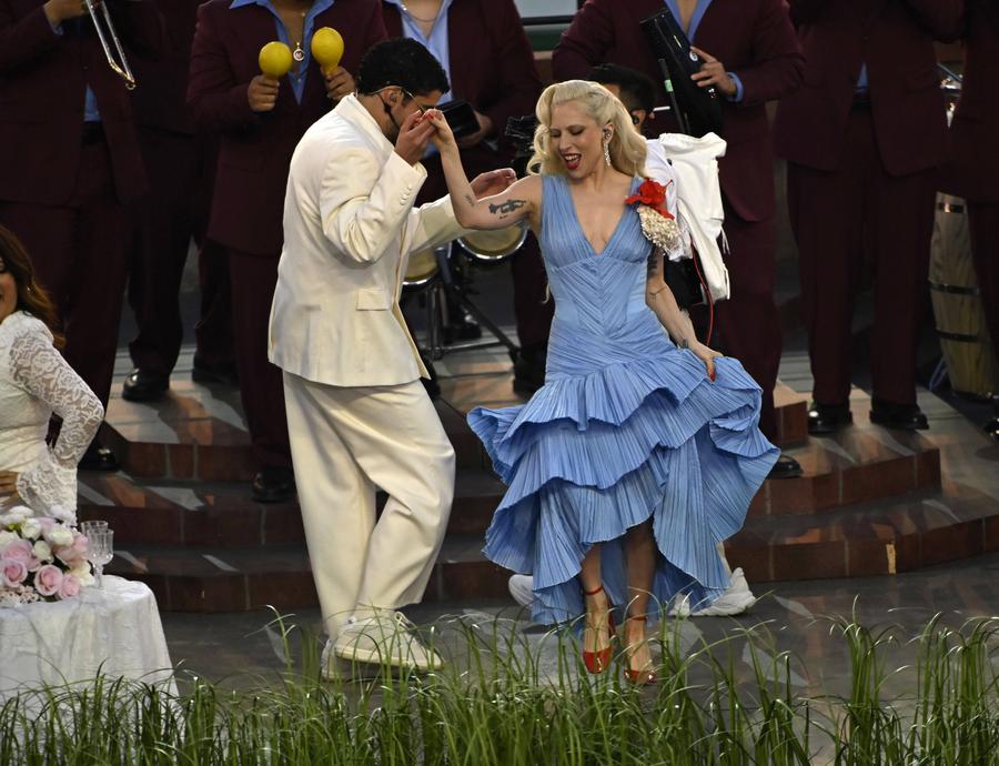 Shakira l-a băgat în buzunar pe Bad Bunny! » Câte sute de milioane au privit deschiderea Mondialului din Mexic