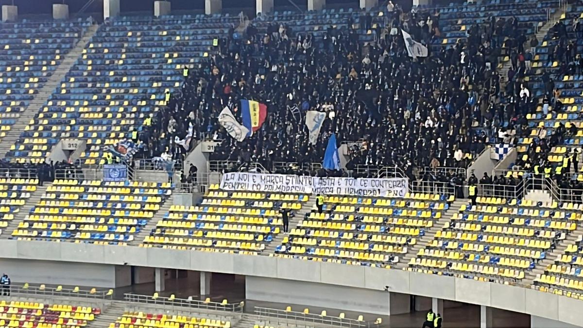 Duelul galeriilor în Dinamo - Craiova » Mesaje ironice afișate de suporteri: „Ați venit la capitală, cum ați strâns bani de bilet?”