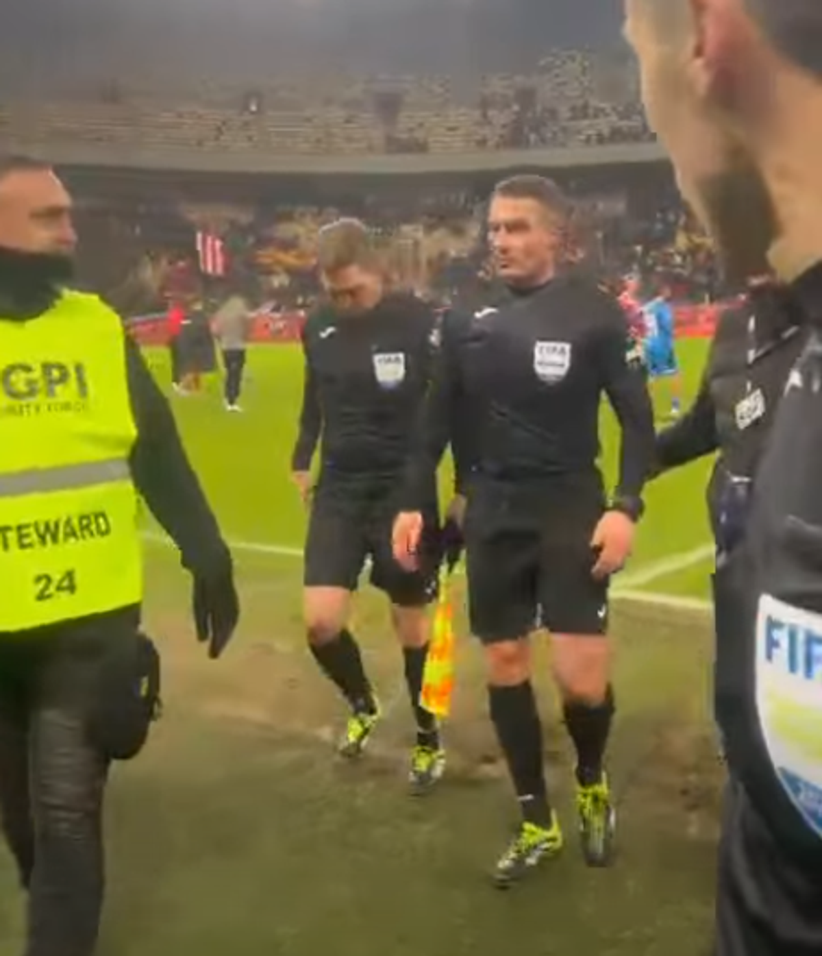 Istvan Kovacs a fost lovit de un obiect venit din tribună imediat după Dinamo - Craiova