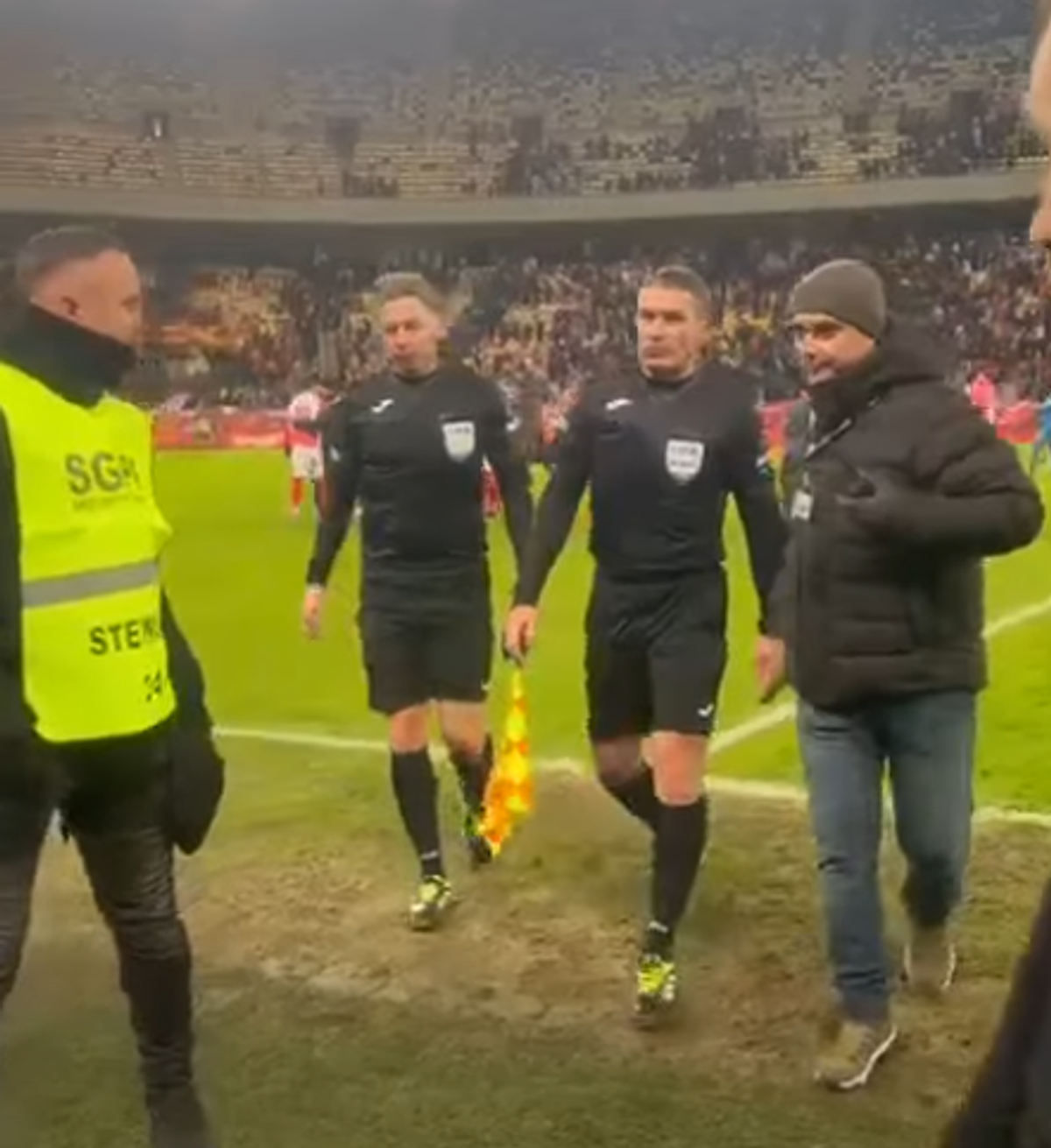 Istvan Kovacs a fost lovit de un obiect venit din tribună imediat după Dinamo - Craiova