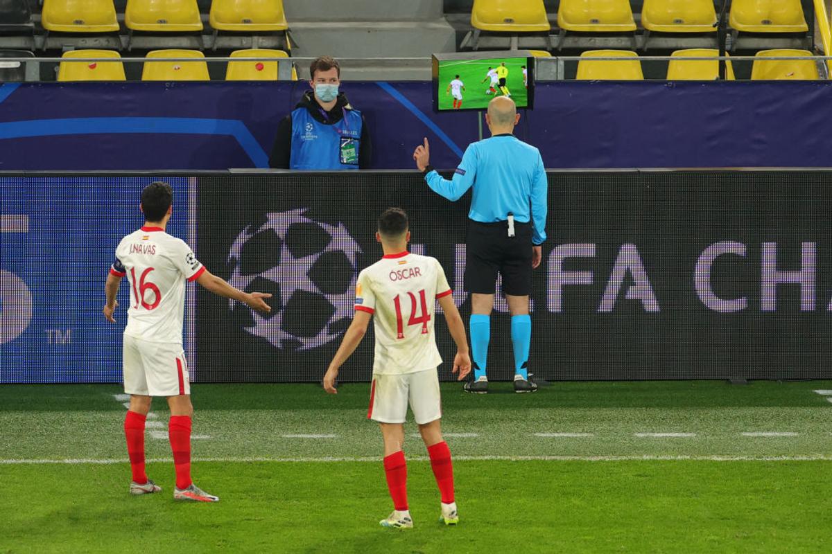 VIDEO + FOTO Scene ireale în Dortmund - Sevilla! Jucătorii n-au înțeles nimic: TREI decizii controversate luate de VAR la o singură fază