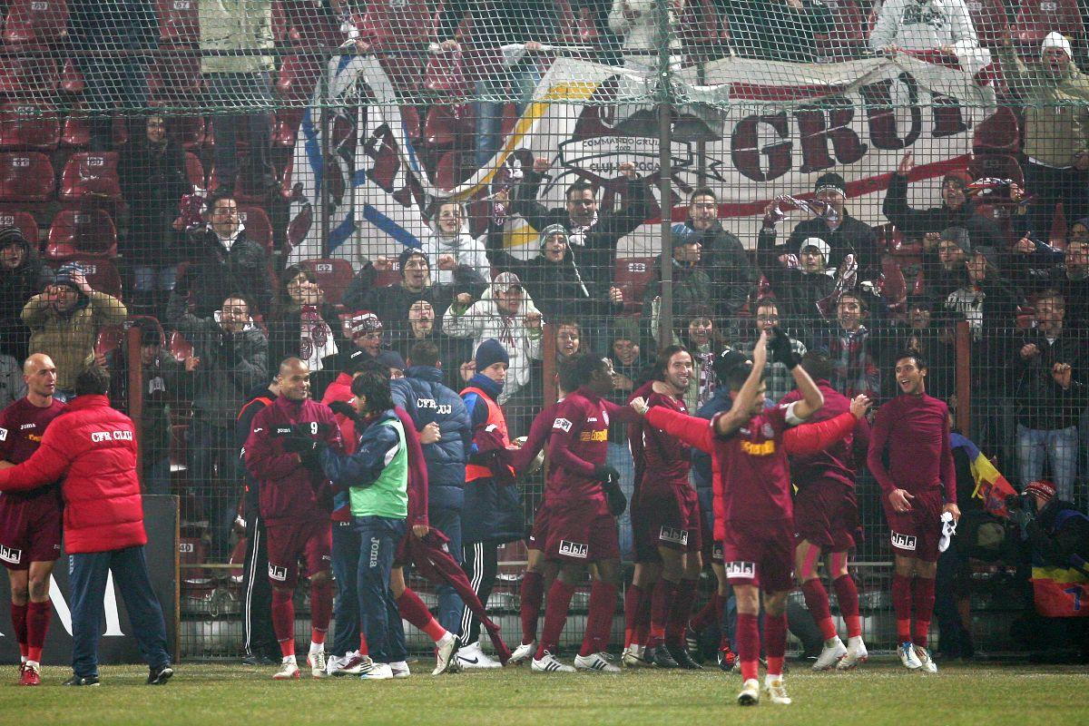 Rivalitatea CFR Cluj - U Cluj, în imagini » Fotografii spectaculoase de la derby-urile dintre „feroviari” și „Șepcile Roșii”
