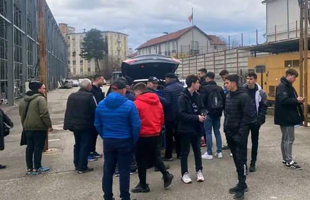 Bilete vândute din portbagaj și acuzații de speculă și distrugere » Ce s-a întâmplat, în Gruia, înaintea derby-ului CFR - U Cluj