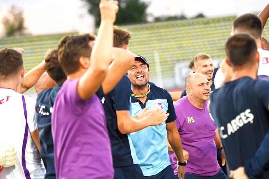 Ionuț Badea, sărbătorind promovarea de acum trei ani / FOTO: Raed Krishan (GSP) La vremuri noi, tot el » Cine e în acest moment favorit să o preia pe FC Argeș + două mari atuuri