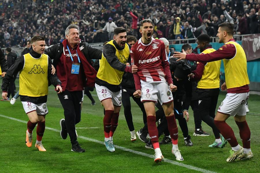 Liderul e gol! E gool, stimați telespectatori!