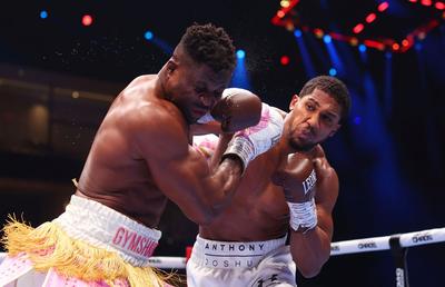 Anthony Joshua l-a nimicit pe Francis Ngannou în runda a doua a meciului din Arabia Saudită