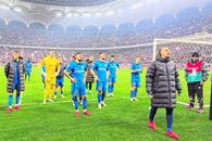 Ce s-a întâmplat pe Arena Națională, când fotbaliștii de la FCSB au mers în fața Peluzei Nord » Chiricheș a intervenit: „Calm, calm!”