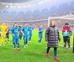 Rapid a zdrobit-o pe FCSB, scor 4-0, în ultima rundă a sezonului regulat din Superligă. După meci, elevii lui Elias Charalambous au mers în fața galeriei. Vlad Chiricheș a fost cel care a făcut pace.