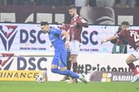 Fază confuză la Rapid - FCSB! Nimeni n-a înțeles ce a făcut Hațegan » A sancționat un moment de fair play!