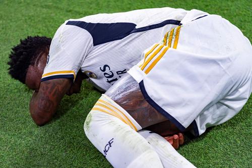 Vinicius Jr, pus la pământ de atacurile fizice și verbale / Foto: Imago