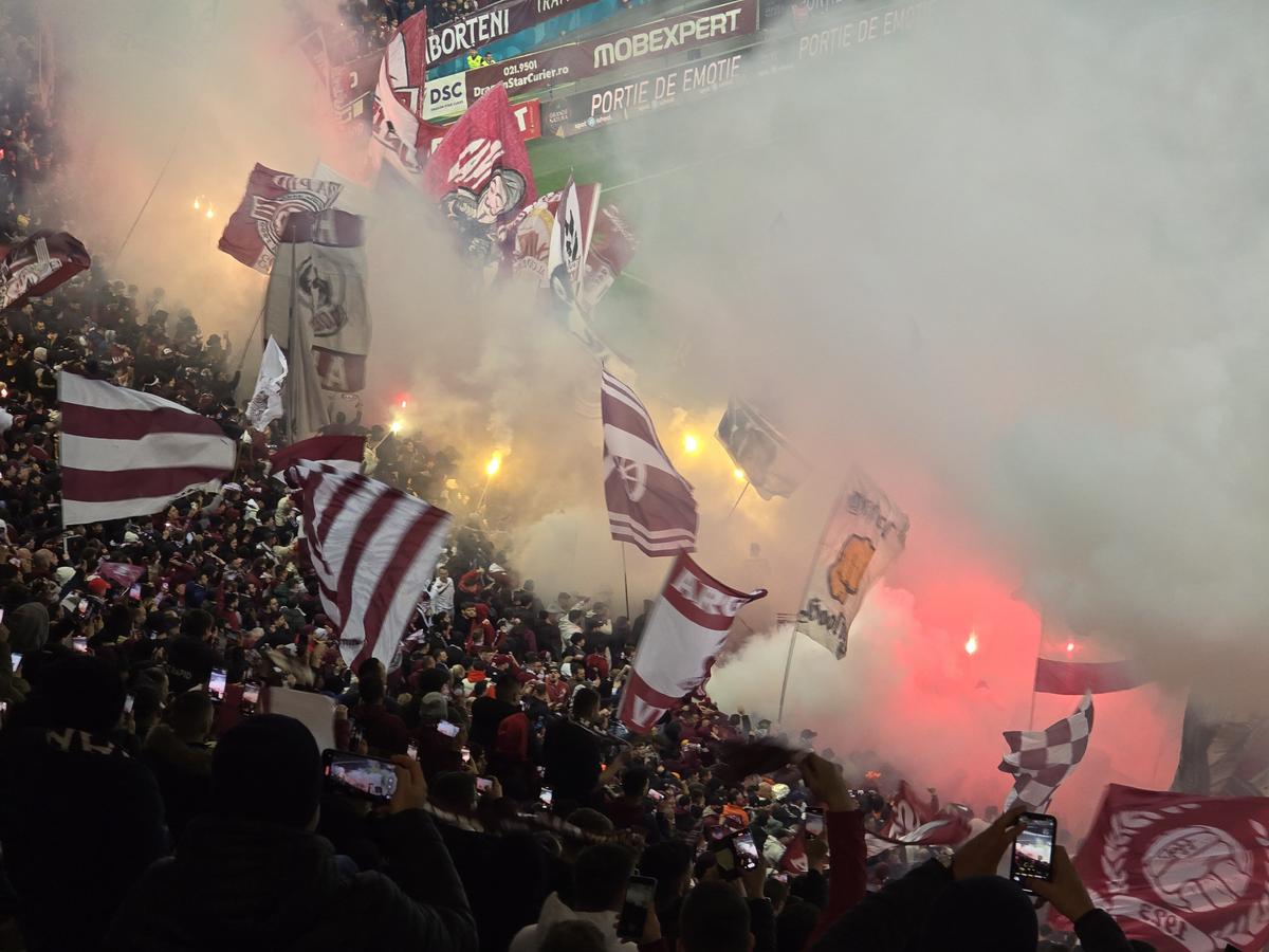Au curs amenzile la Rapid - FCSB! Jandarmeria a interzis zece ultrași pe stadioanele din România