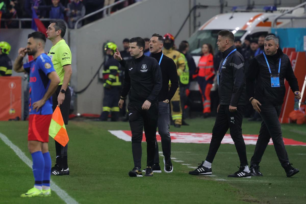 FCSB - Universitatea Craiova, imagini din prima repriză