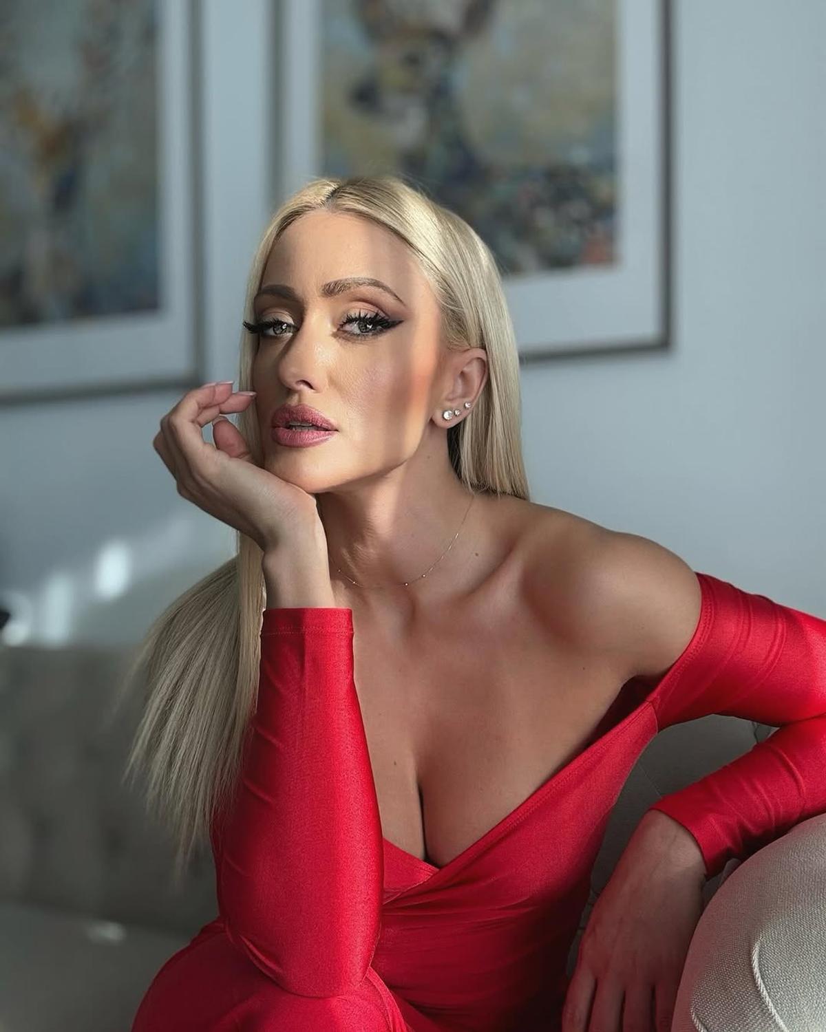 Iuliana Pepene, apariție neașteptată în cel mai nou serial Netflix! Superba prezentatoare a fost surprinsă în culisele „Drive to Survive”