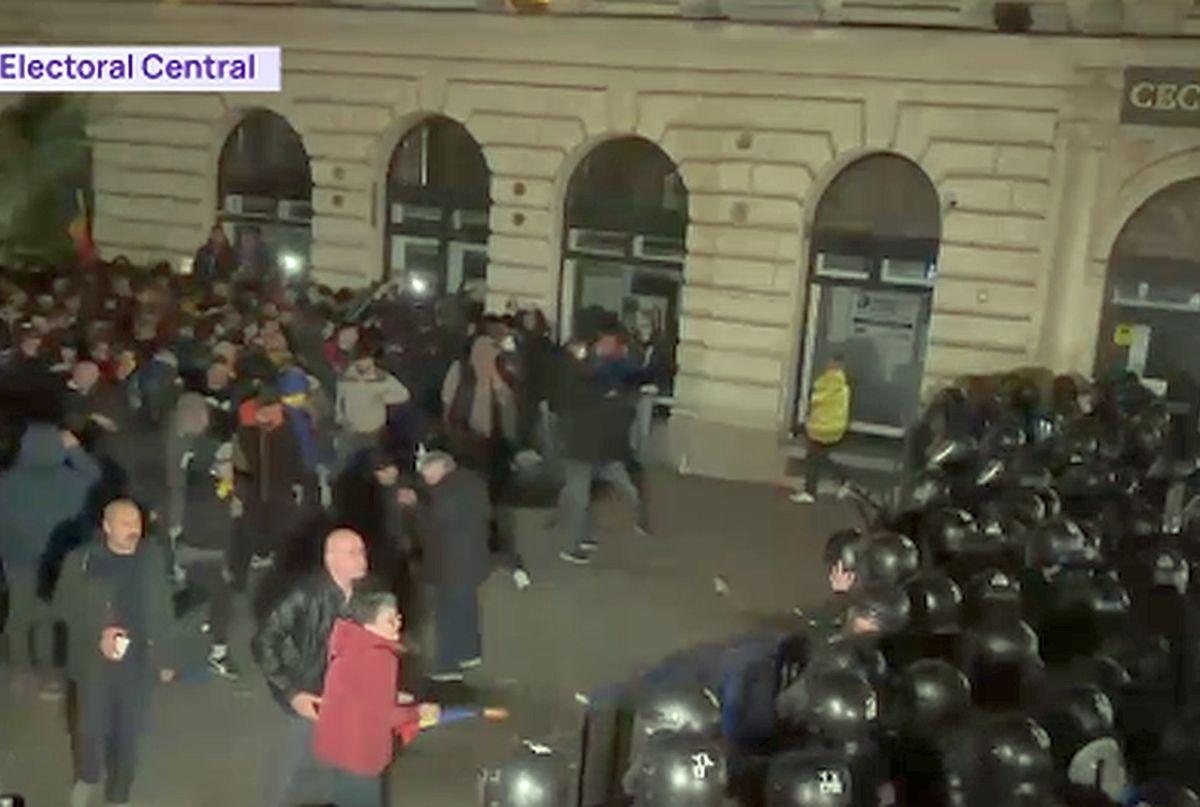 Incidente și violență în stradă după ce candidatura lui Călin Georgescu la președinție a fost invalidată