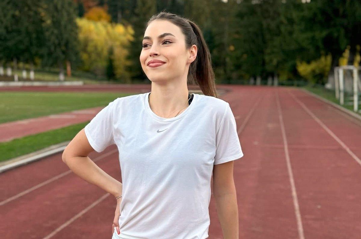 Atleta-fotomodel din București tocmai a doborât un record vechi de 29 de ani!