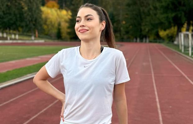 Atleta-fotomodel din București tocmai a doborât un record vechi de 29 de ani!