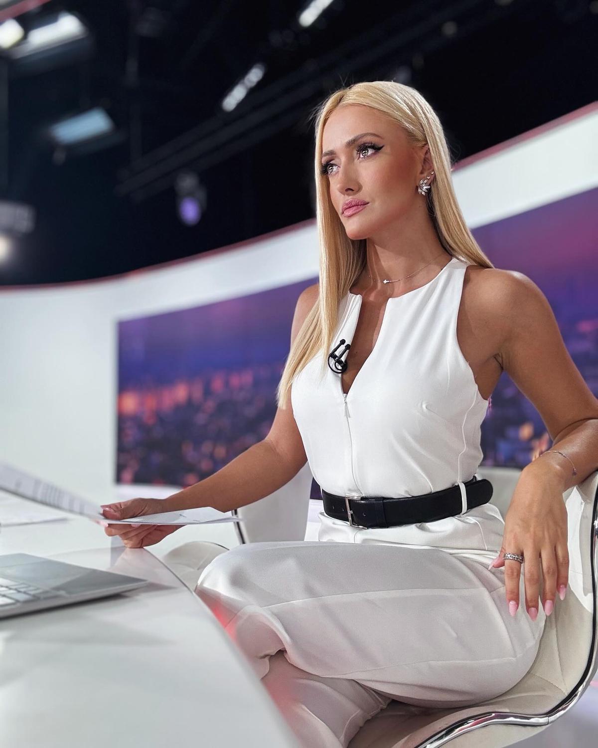 Iuliana Pepene, apariție neașteptată în cel mai nou serial Netflix! Superba prezentatoare a fost surprinsă în culisele „Drive to Survive”