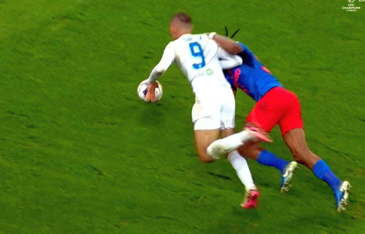 FCSB - Craiova 1-0. Ngezana ar fi trebuit eliminat încă din prima repriză, spre disperarea lui Cârțu » Reacție suburbană a olteanului
