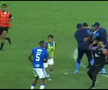 23 de eliminări, scene de o SĂLBĂTICIE rară » Pumni și picioare între jucători, portarul dat cu capul de bară!