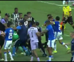 23 de eliminări, scene de o SĂLBĂTICIE rară » Pumni și picioare între jucători, portarul dat cu capul de bară!