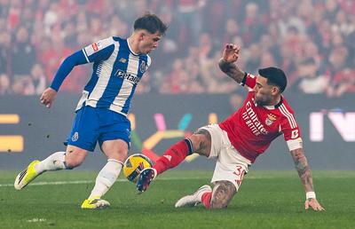 Golul care face înconjurul lumii » Puștiul de 17 ani i-a „rupt coloana” lui Otamendi în Benfica - Porto!