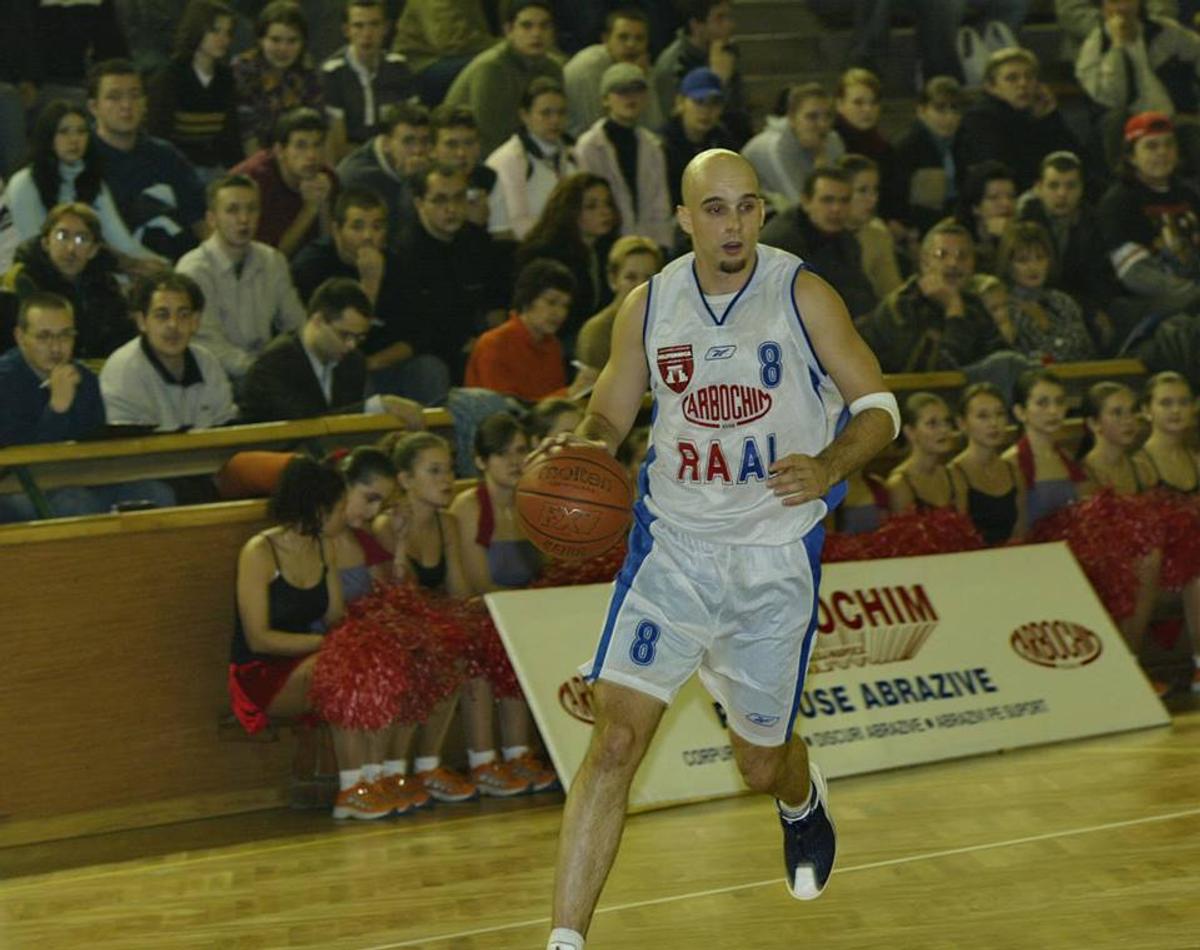 „GSP? Cumpăram pe vremuri teancuri de ziare” » După 20 de ani, primul străin din istoria clubului a asistat la U-BT – Steaua Roșie: „Îmi doresc din suflet să ajungă în Euroligă”