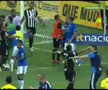 23 de eliminări, scene de o SĂLBĂTICIE rară » Pumni și picioare între jucători, portarul dat cu capul de bară!