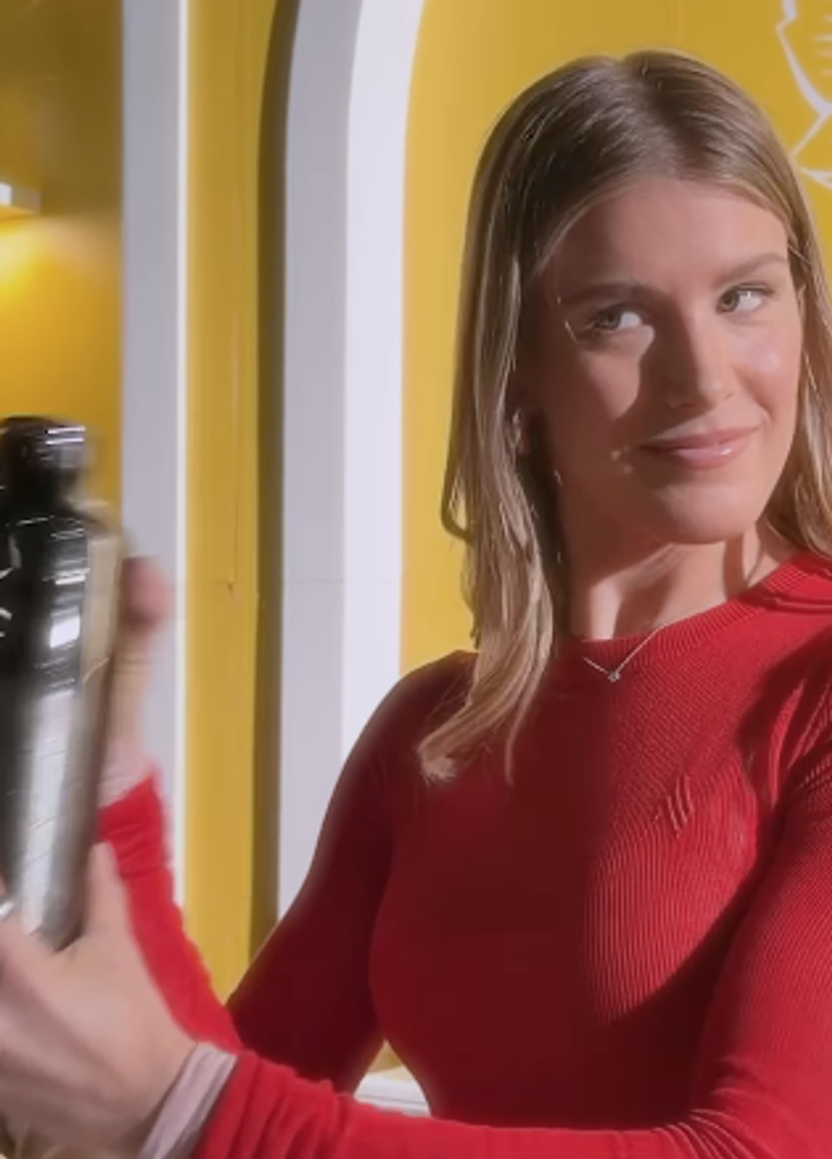 „Nu mi-am dat seama cât e de scurtă sau de transparentă” » Eugenie Bouchard a venit la evenimentul de la Indian Wells cu o rochie pe care nu o probase