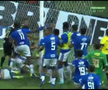 23 de eliminări, scene de o SĂLBĂTICIE rară » Pumni și picioare între jucători, portarul dat cu capul de bară!