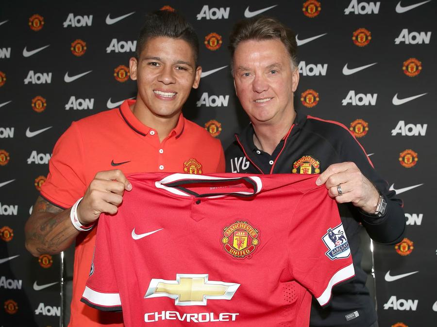 Marcos Rojo și Louis van Gaal // foto: X Paul Scholes și bârfa unui transfer la Manchester United: „Nepotul i-a spus antrenorului că e bun în FIFA”