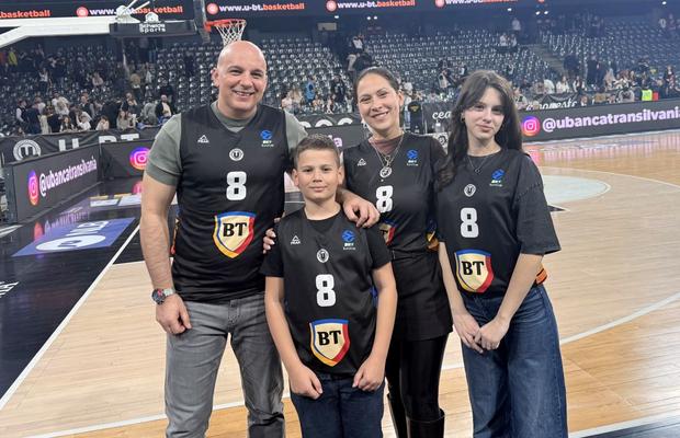 „GSP? Cumpăram pe vremuri teancuri de ziare” » După 20 de ani, primul străin din istoria clubului a asistat la U-BT – Steaua Roșie: „Îmi doresc din suflet să ajungă în Euroligă”