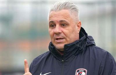 Marius Șumudică, ironic după tirada lui Pițurcă: „Pregătesc FCSB și Craiova din living, înseamnă că sunt deosebit și foarte bun”