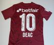 Autografele jucătorilor de la CFR Cluj pe tricoul lui Ciprian Deac
