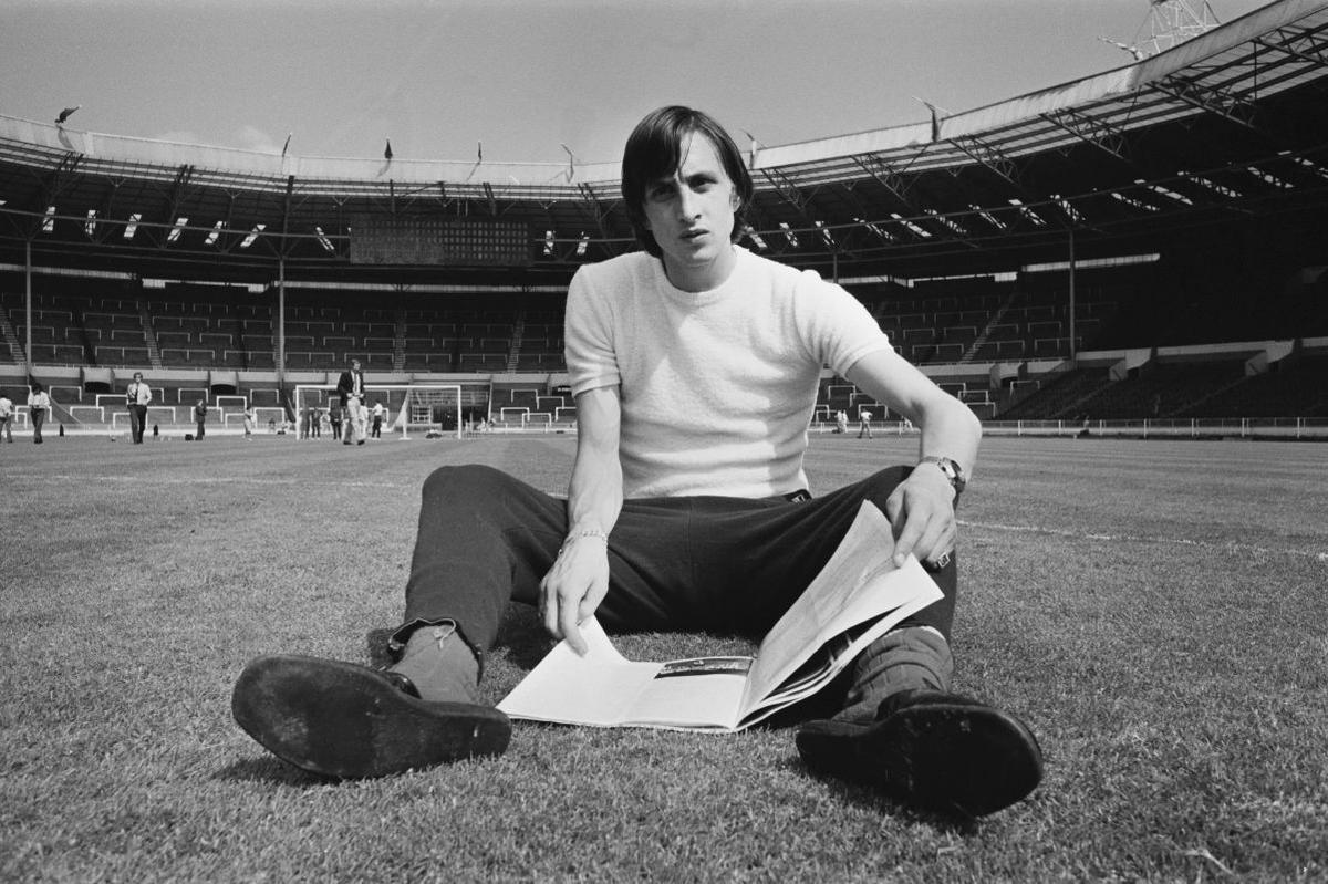Totul despre Johan Cruyff, băiatul din „satul de beton" » Povești extraordinare + cum a revoluționat fotbalul + 10 citate faimoase