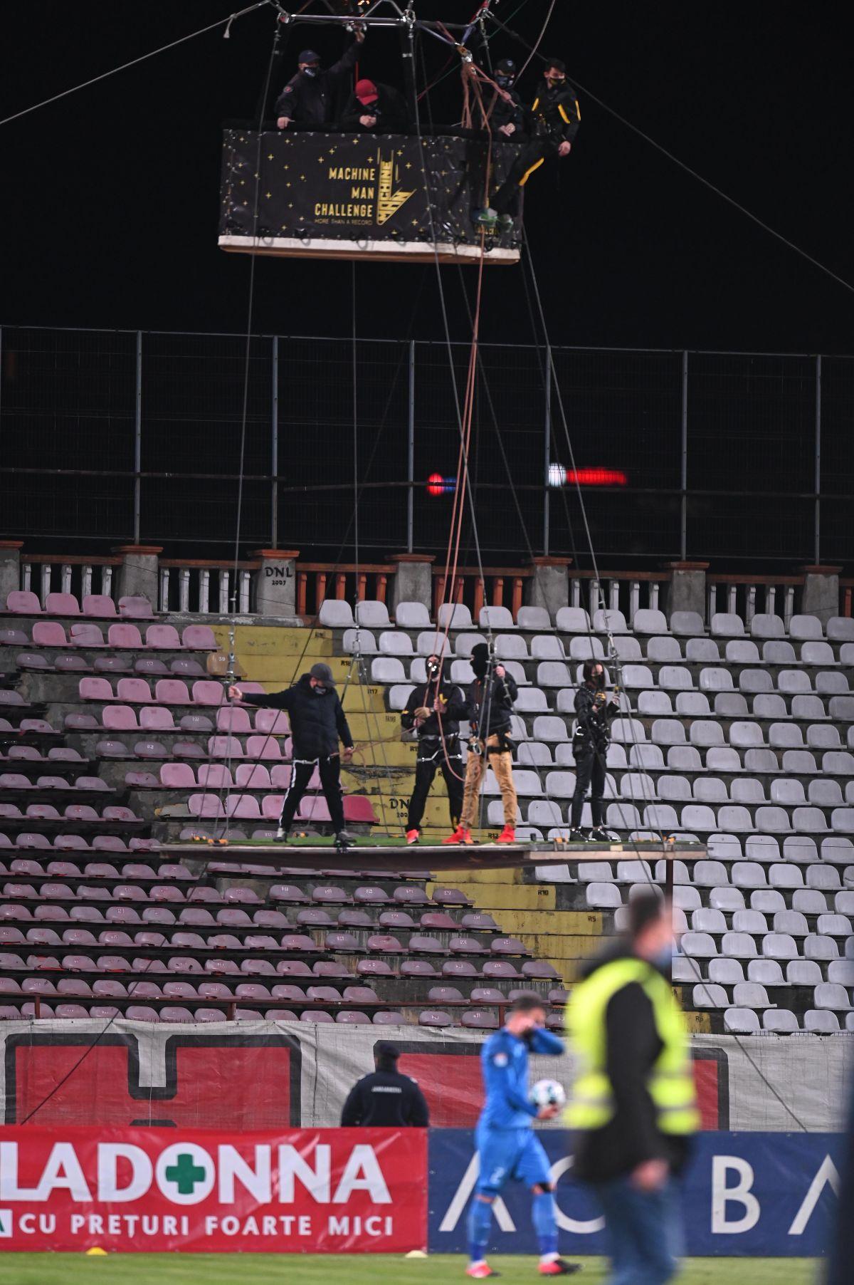 Suporterii lui Dinamo scriu istorie » Moment excepțional la meciul cu Clinceni: „Nu s-a mai văzut niciodată pe vreun stadion!”
