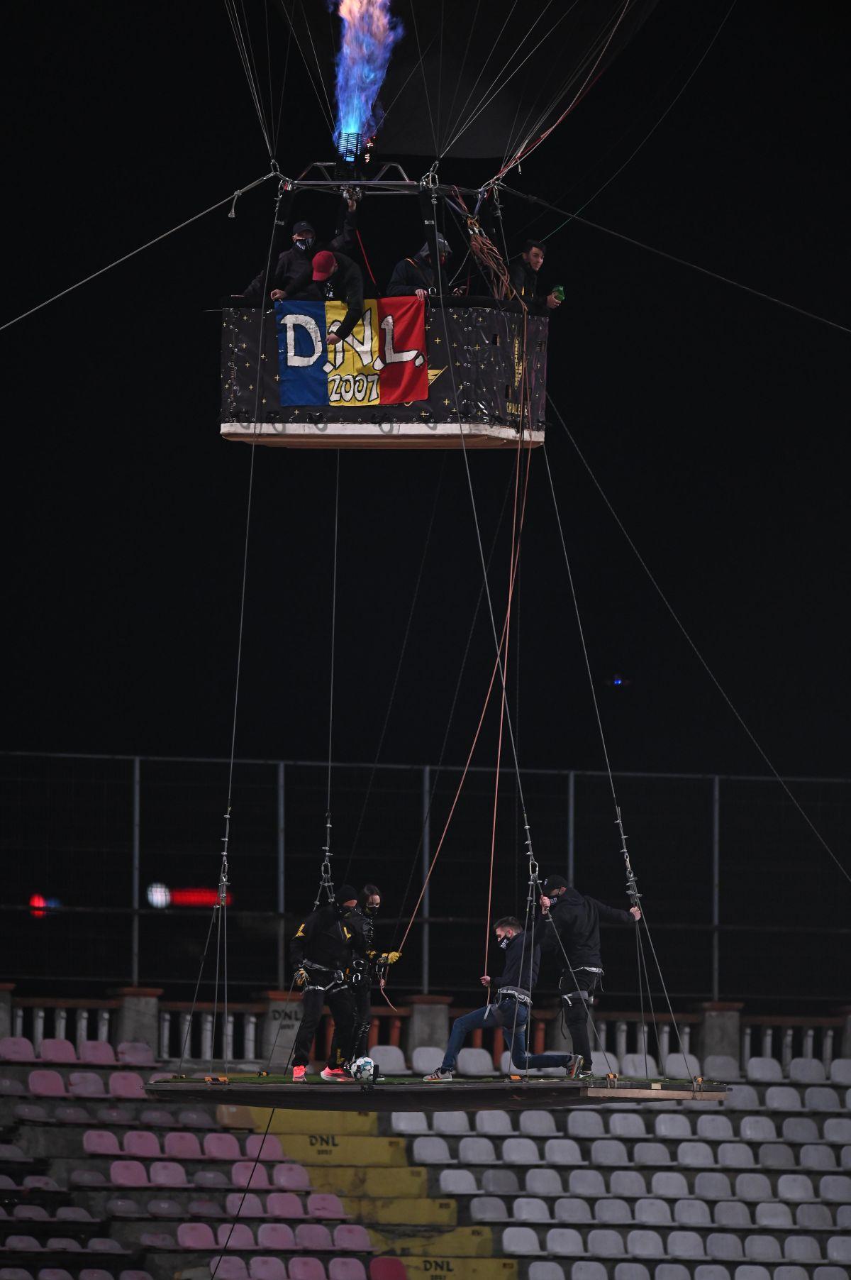 Suporterii lui Dinamo scriu istorie » Moment excepțional la meciul cu Clinceni: „Nu s-a mai văzut niciodată pe vreun stadion!”