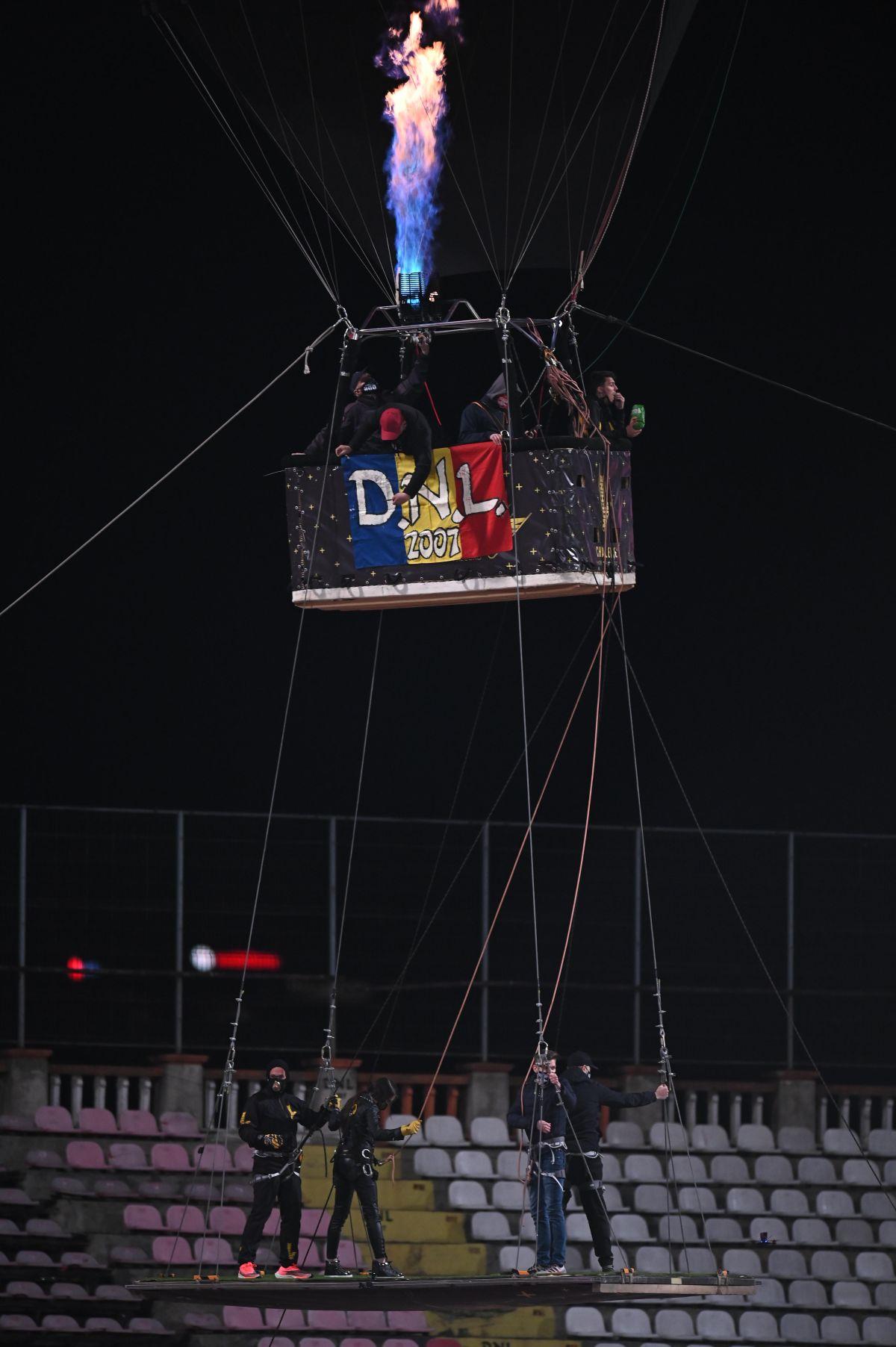 Suporterii lui Dinamo scriu istorie » Moment excepțional la meciul cu Clinceni: „Nu s-a mai văzut niciodată pe vreun stadion!”