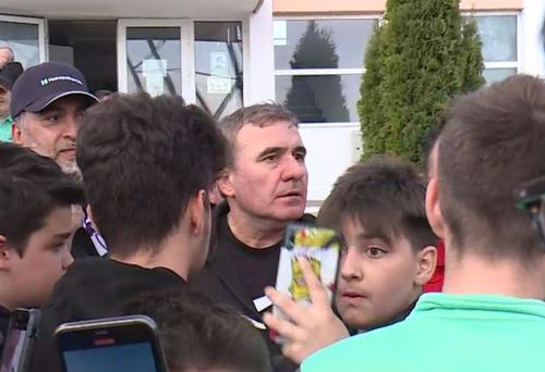 Hagi a urlat la jurnaliști, la ieșirea din stadion: „În halul ăsta ați ajuns? Dar chiar așa? Mă luați la...”