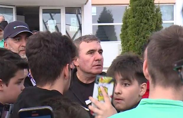 Hagi a urlat la jurnaliști, la ieșirea din stadion: „În halul ăsta ați ajuns? Dar chiar așa? Mă luați la...”