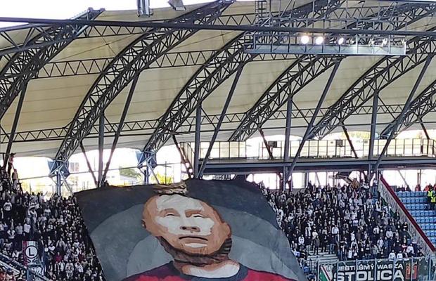 Derapaj morbid în Polonia » Vladimir Putin, în tricoul lui Spartak și cu funia la gât